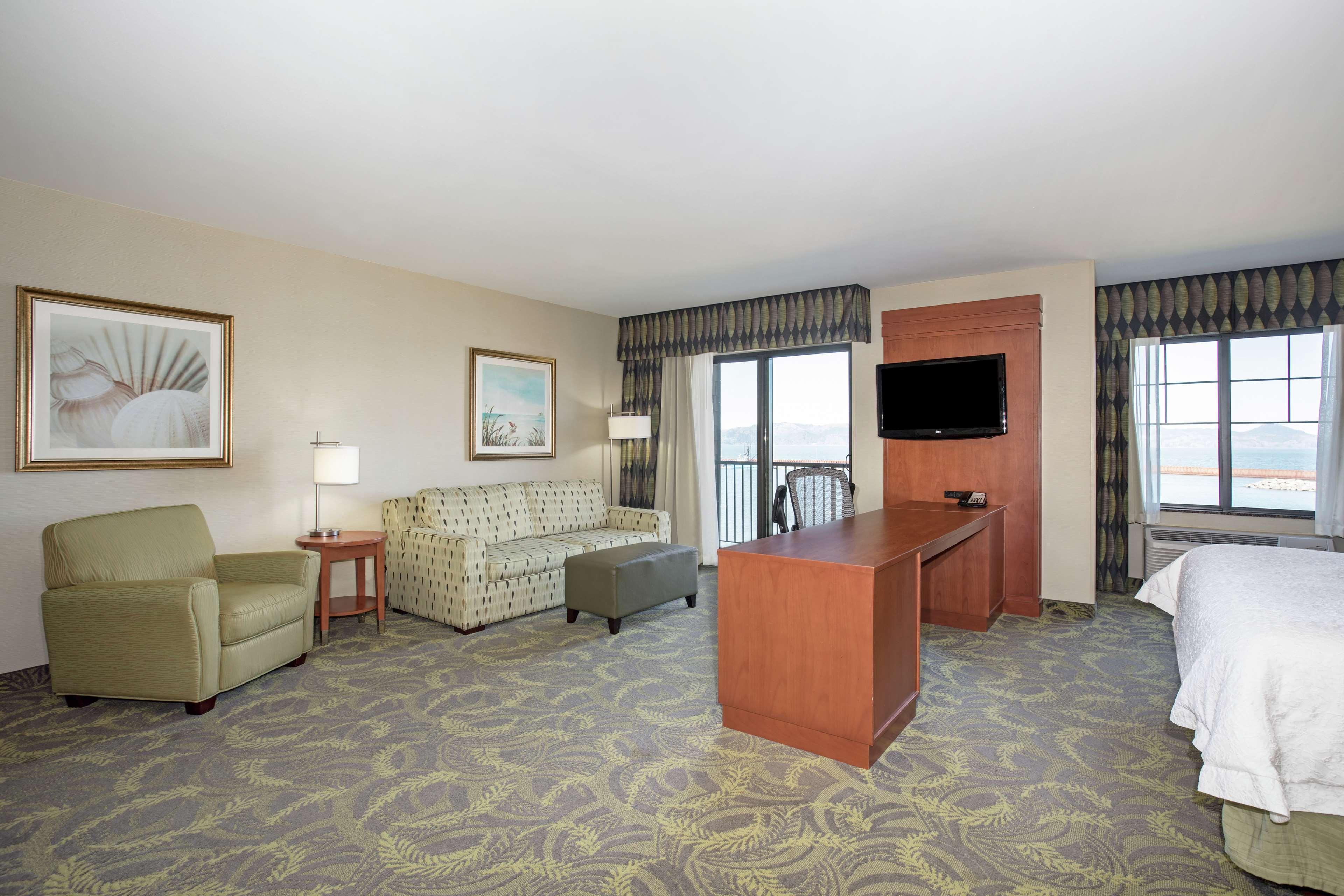 Hampton Inn & Suites Astoria Esterno foto