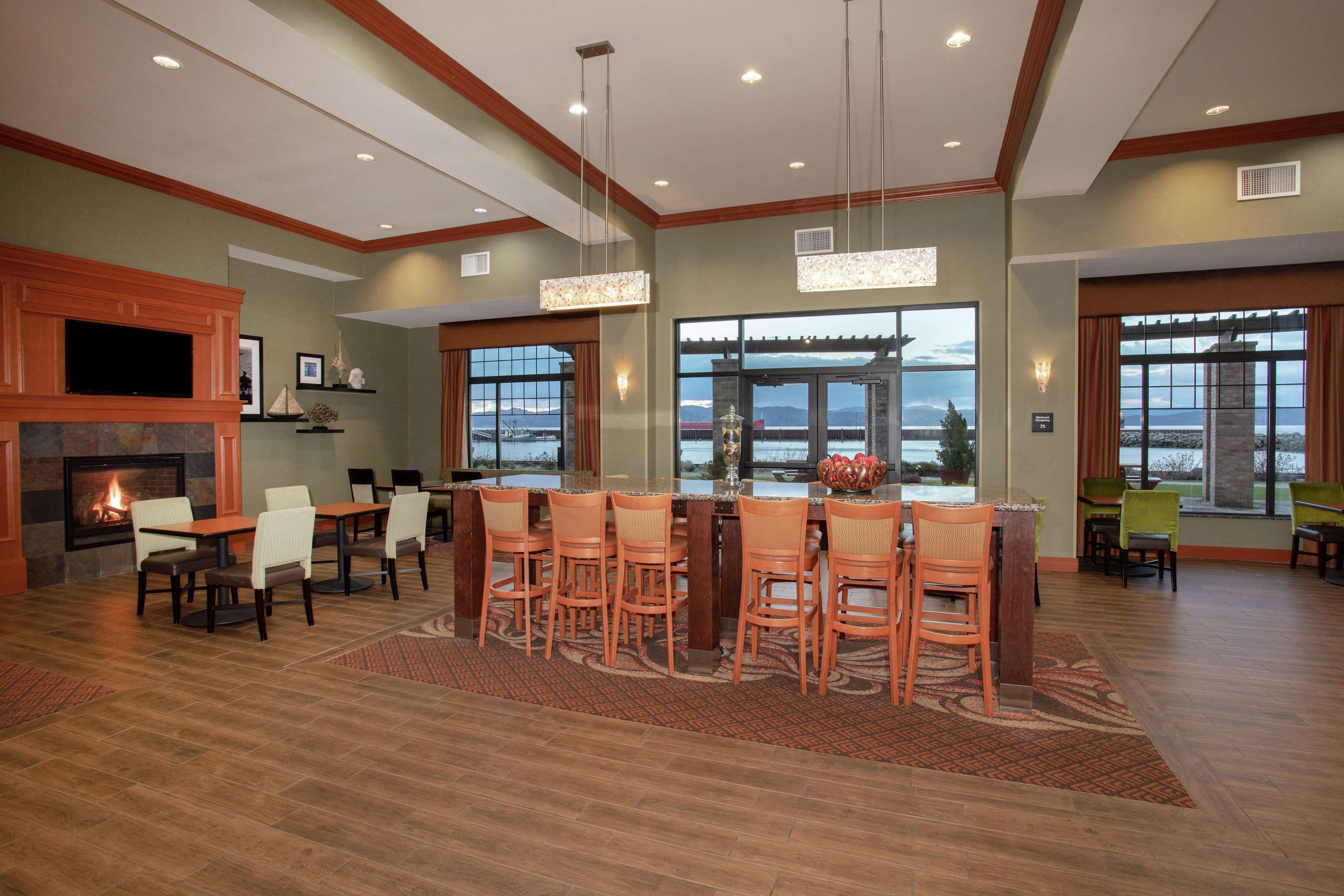 Hampton Inn & Suites Astoria Esterno foto