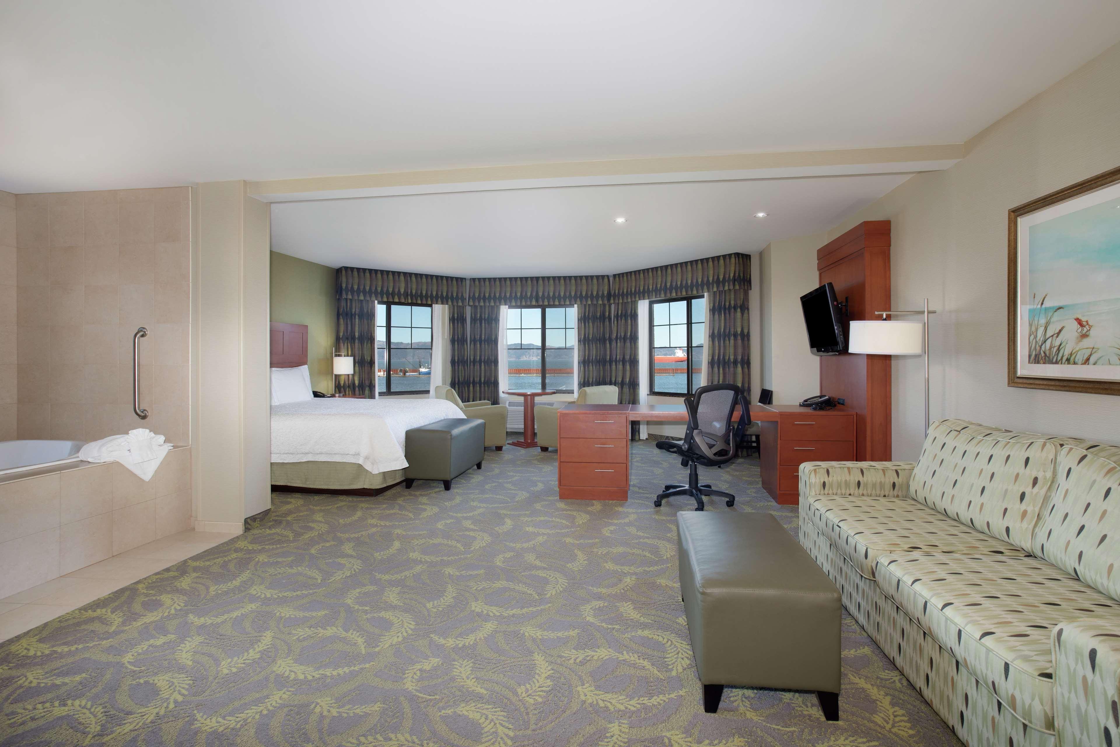 Hampton Inn & Suites Astoria Esterno foto