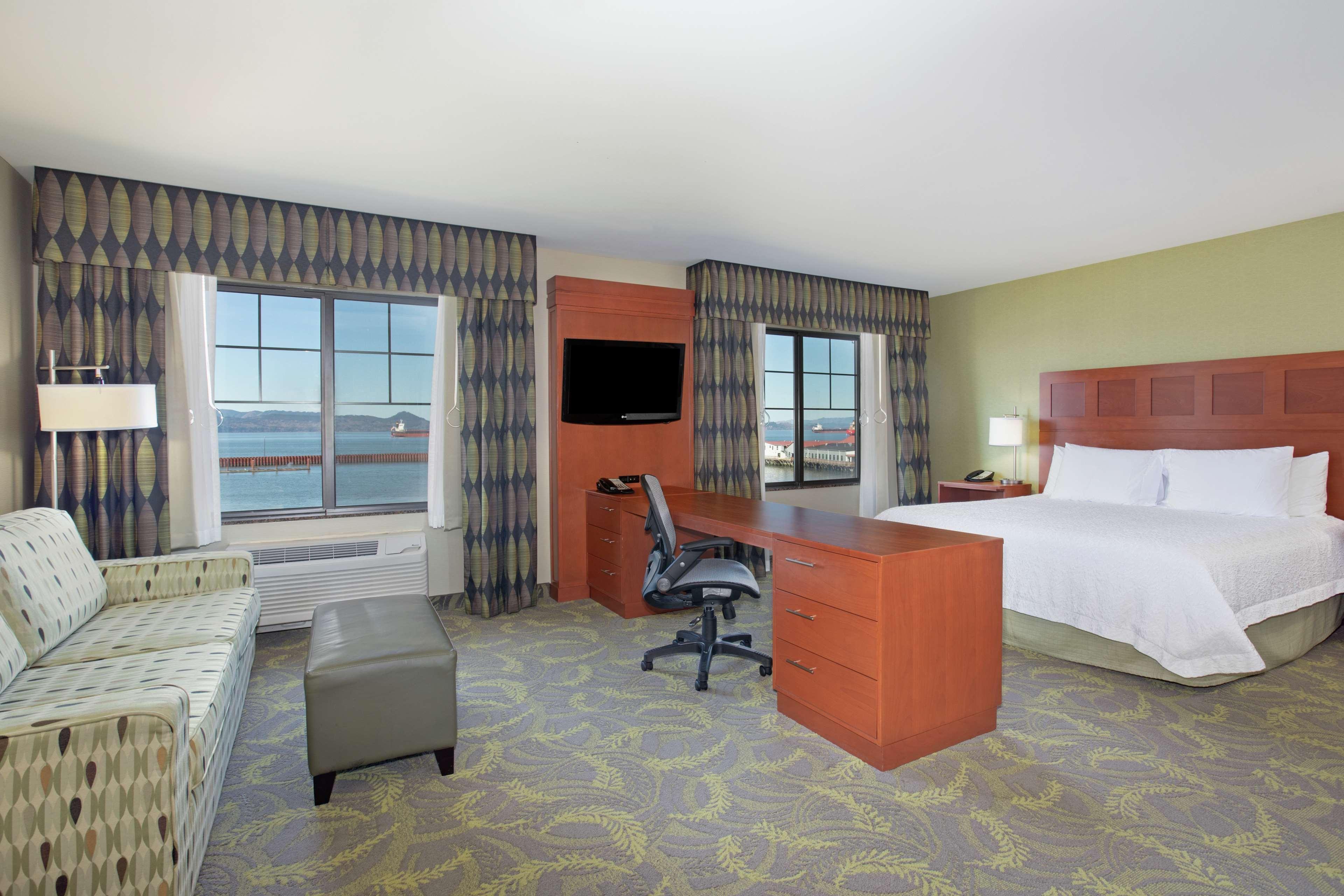 Hampton Inn & Suites Astoria Esterno foto
